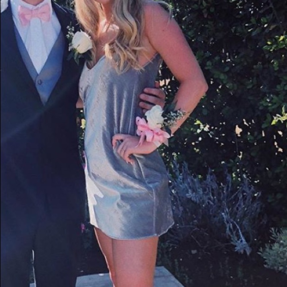 PROM DRESS - Picture 3 of 3